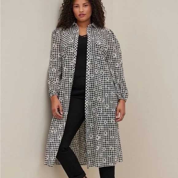 Torrid Black and White Check Daisy Duster - Picture 4 of 4